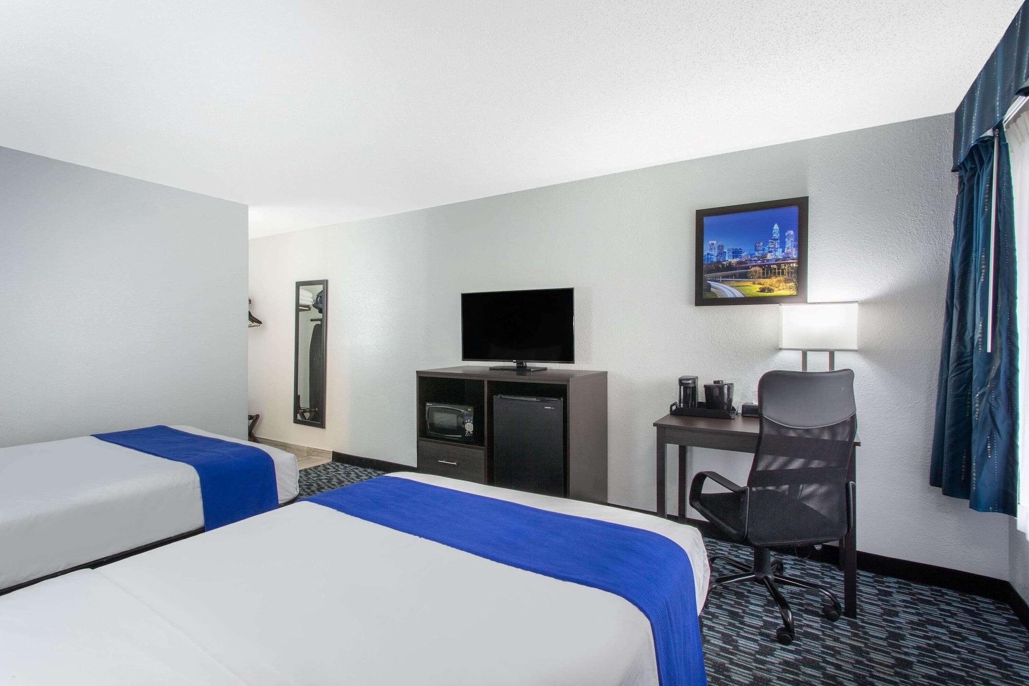 Baymont By Wyndham Charlotte University Exterior foto