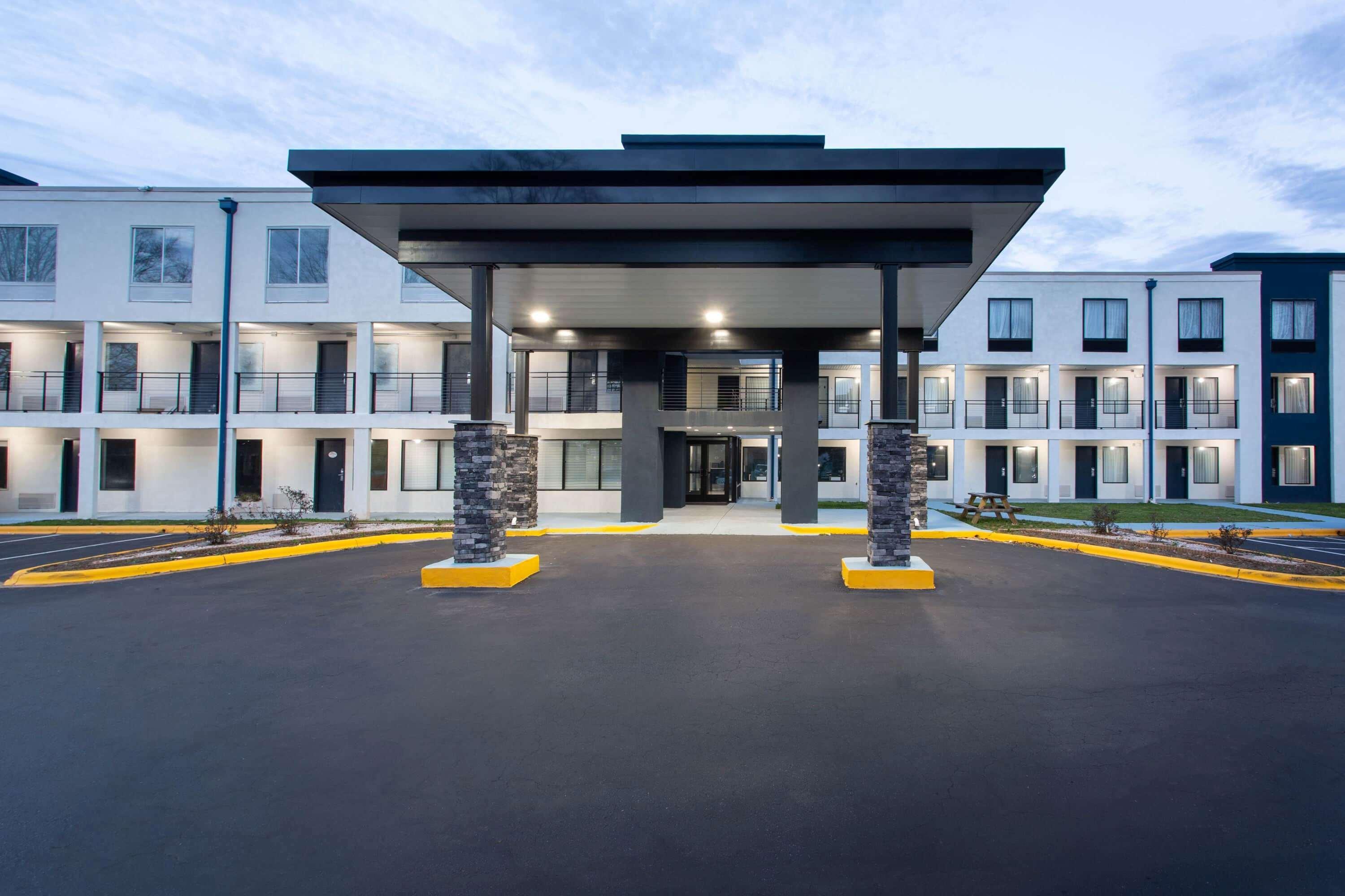 Baymont By Wyndham Charlotte University Exterior foto